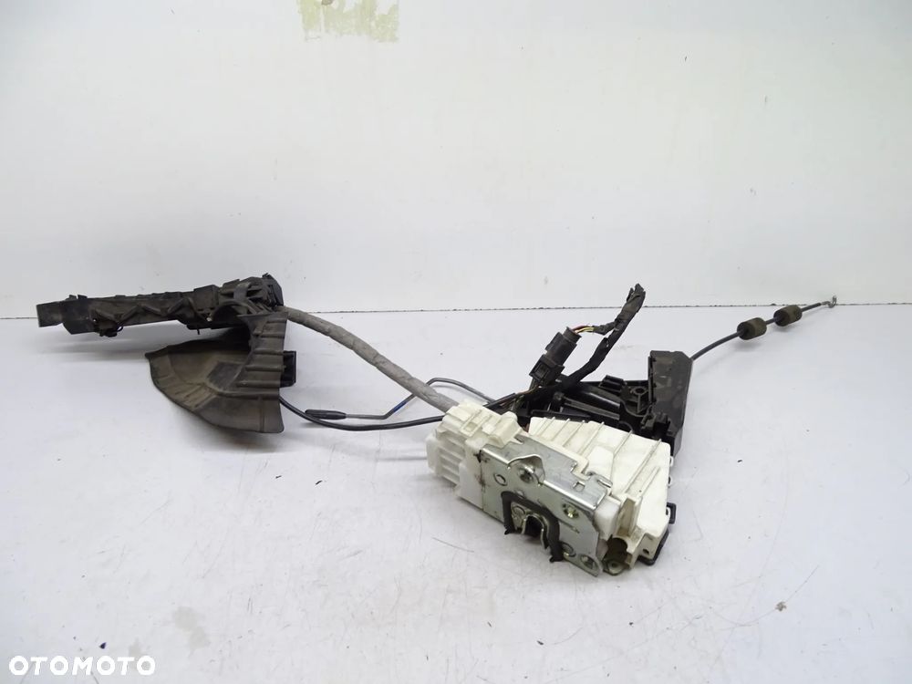 Mercedes ML W164 Zamek prawy przod keyless go 1697203235 - 2