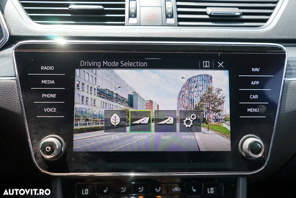Skoda Superb 2.0 TDI DSG Style - 17