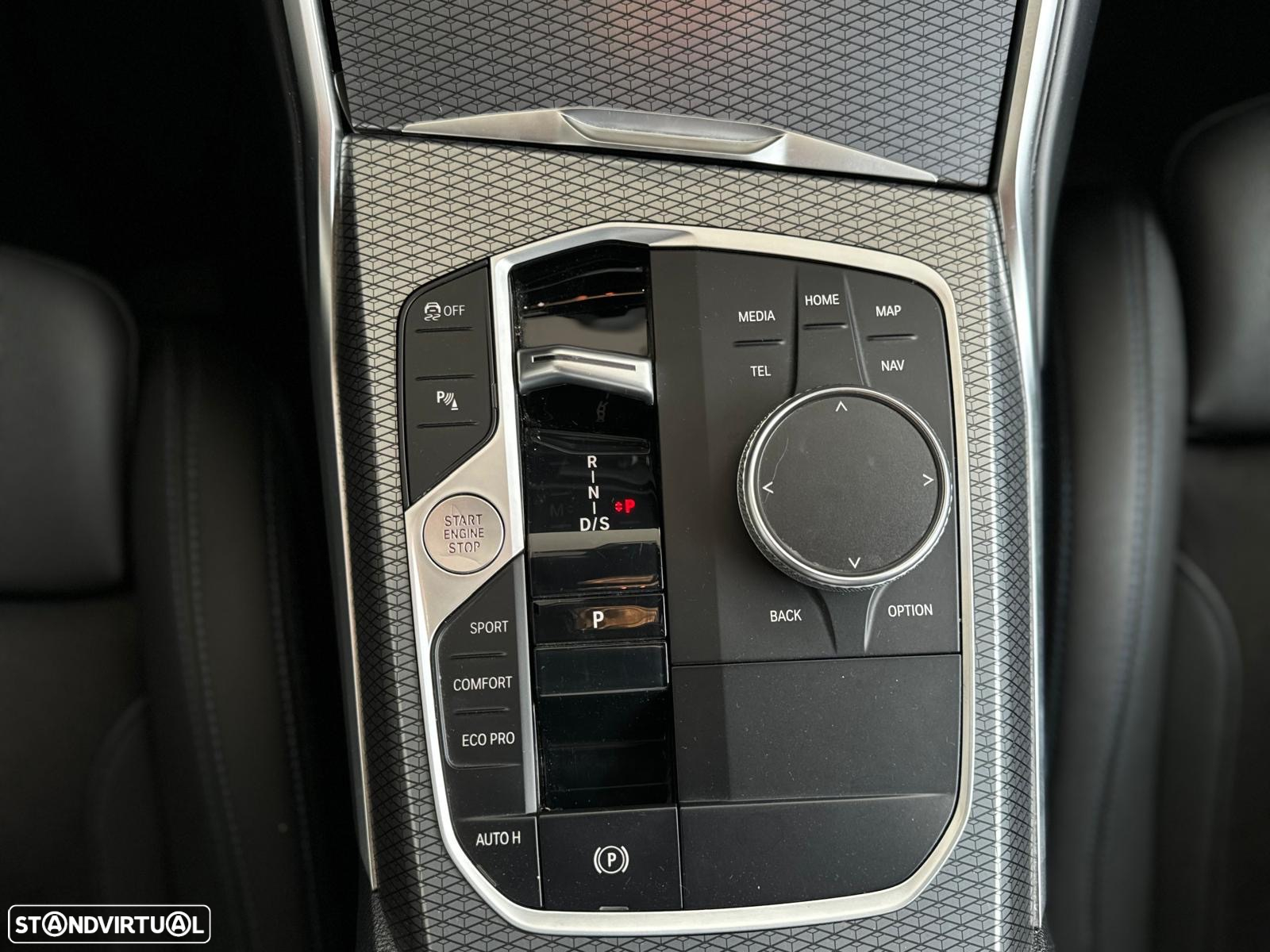 BMW 320 d Touring Pack Desportivo M Auto - 10