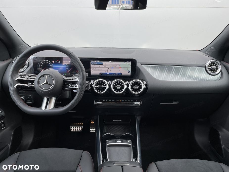 Mercedes-Benz GLA 200 AMG Line - 12