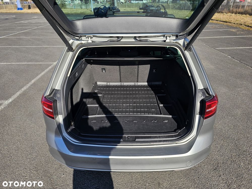 Volkswagen Passat - 16
