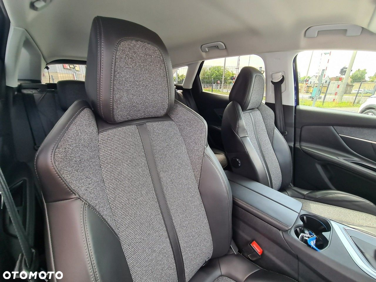 Peugeot 3008 1.6 BlueHDi Allure S&S - 33