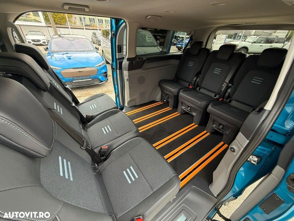Ford Tourneo Custom - 13