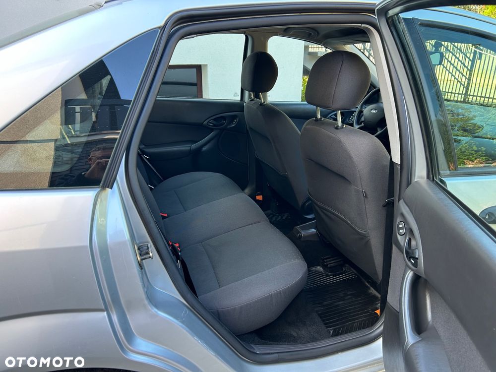 Ford Focus 1.6 Ghia - 9