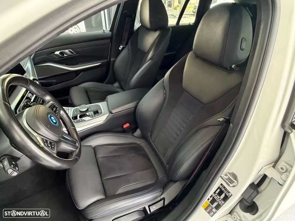 BMW 330 e Pack Desportivo M Auto - 19