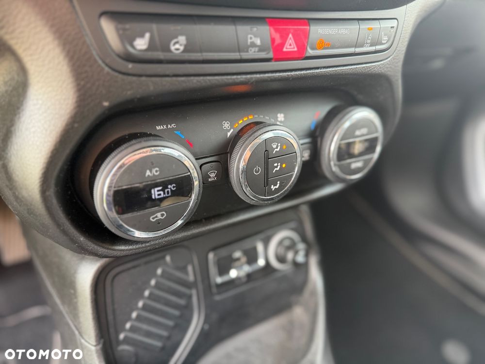 Jeep Renegade 1.4 MultiAir Limited - 26