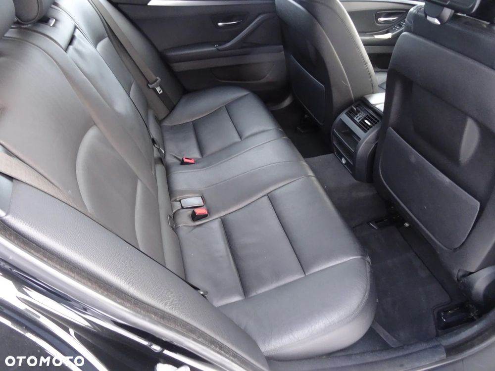 BMW Seria 5 525d xDrive Sport-Aut - 16