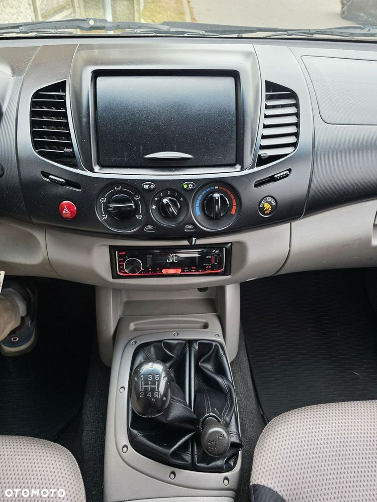 Mitsubishi L200 Pick Up 4x4 Intense Club Cab - 22