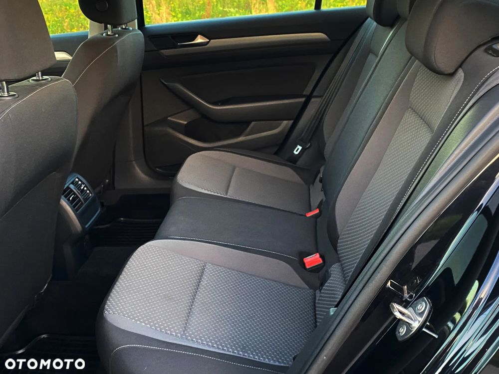 Volkswagen Passat - 21