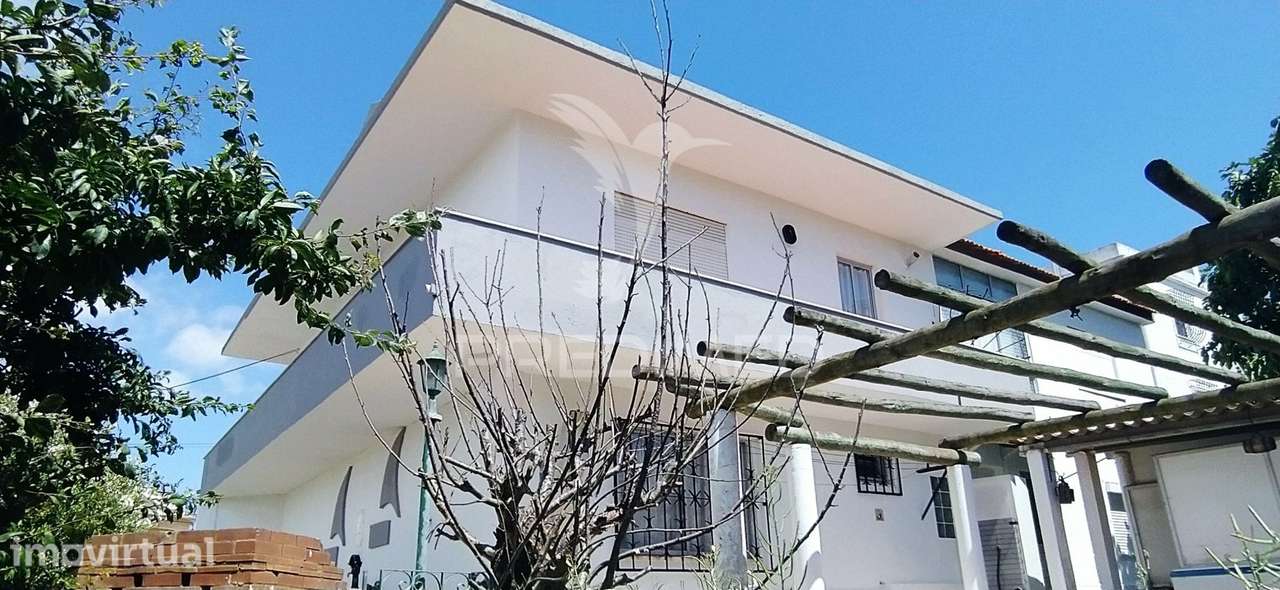 MORADIA bi familiar  ISOLADA COM VISTA DESAFOGADA PARA LISBOA - Grande imagem: 3/27