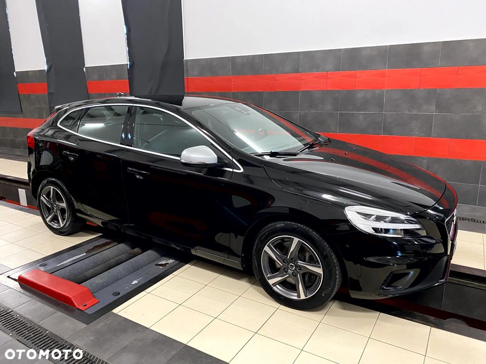 Volvo V40 D3 Drive-E R-Design Momentum - 4