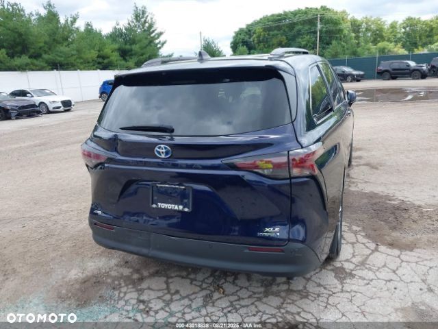 Toyota Sienna - 10