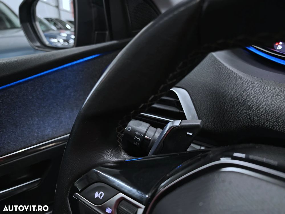 Peugeot 3008 1.2 PureTech Turbo S&S EAT8 Allure - 27