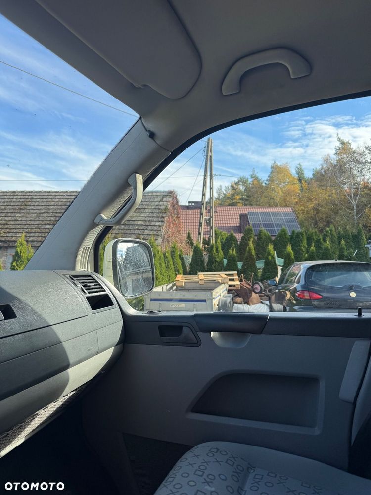 Volkswagen Caravelle - 21