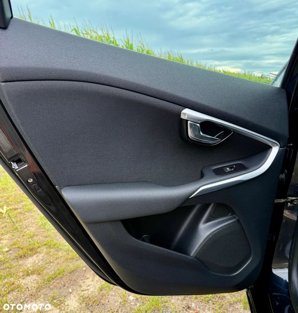 Volvo V40 T2 Momentum - 14