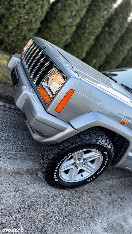 Jeep Cherokee 4.0 Limited - 33