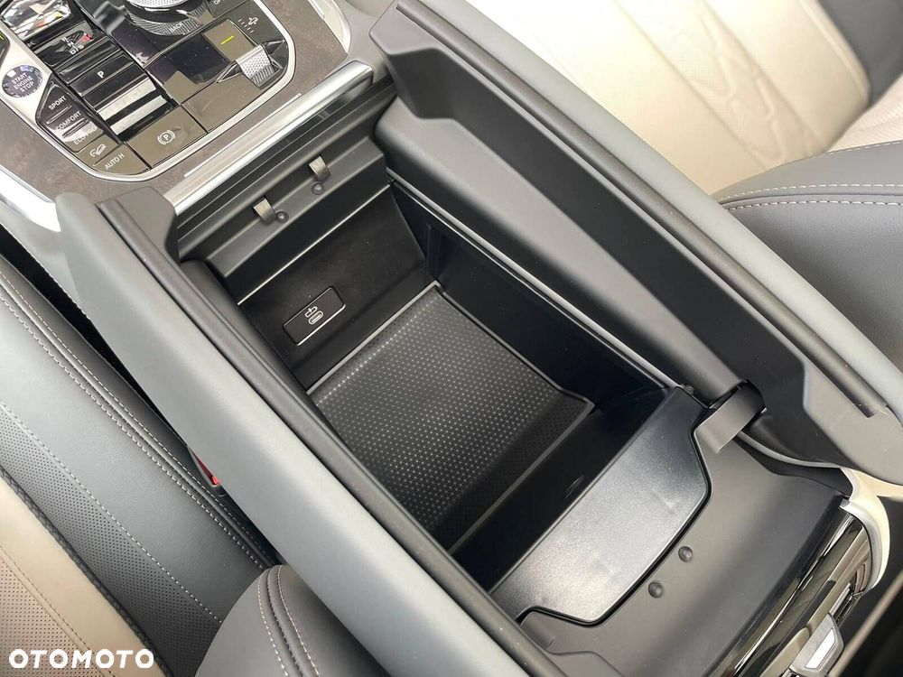 BMW X7 - 28