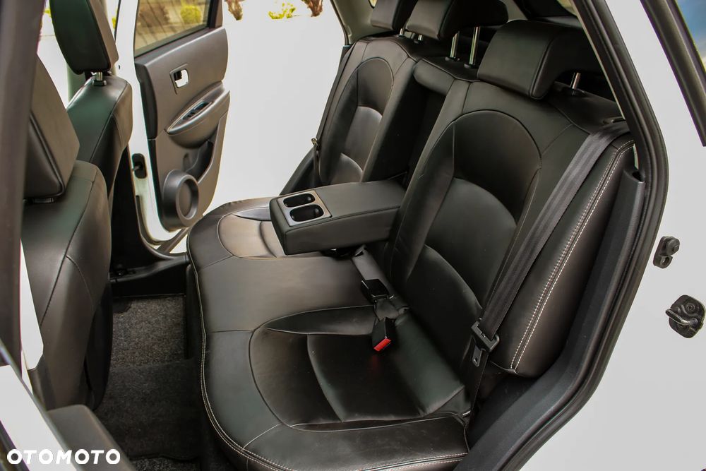 Nissan Qashqai 2.0 dCi DPF tekna - 27