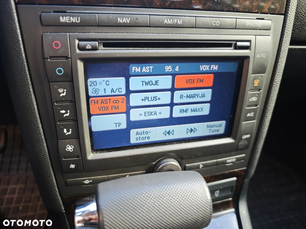 Ford Mondeo 2.0 Ghia - 11