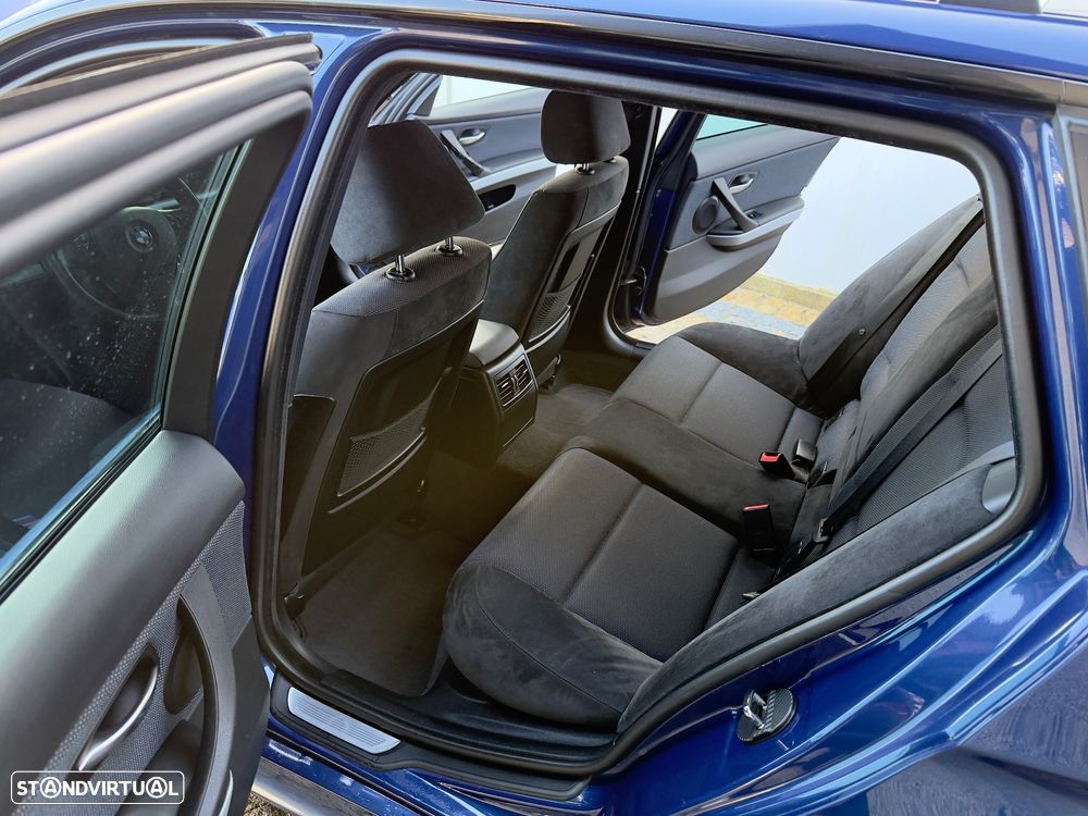 BMW 320 d Navigation Sport - 44