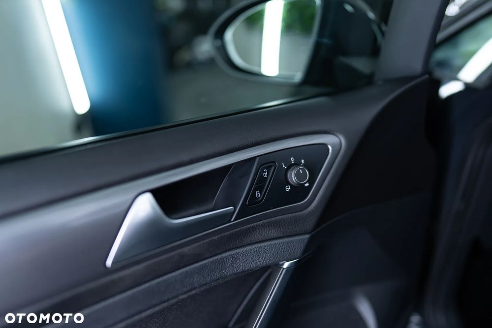 Volkswagen Golf 1.6 TDI SCR Comfortline - 23