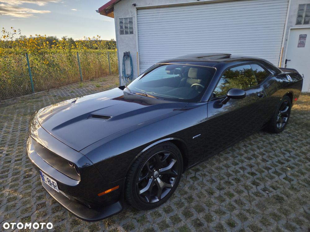 Dodge Challenger - 2