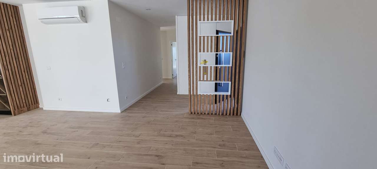Moradia isolada térrea de arquitetura contemporânea - Grande imagem: 2/32