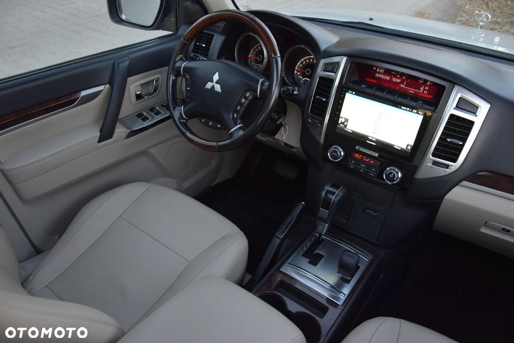 Mitsubishi Pajero - 10