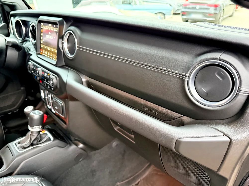 Jeep Wrangler Unlimited - 30