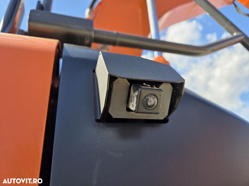 Hitachi ZX210, 23t, cupa NOUA 1,3mc, CUPLA RAPIDA, camere spate si laterale, inst picon, CONSUM MEDIU 9,6l/h, senile 80% ok doar 988h deplasare, 3 pompe hidr HITACHI, antifurt, motor ISUZU, ad sapare 7m, ridica 14t, STARE BUNA,leasing 4ani-83.900 EUR+Tva - 28