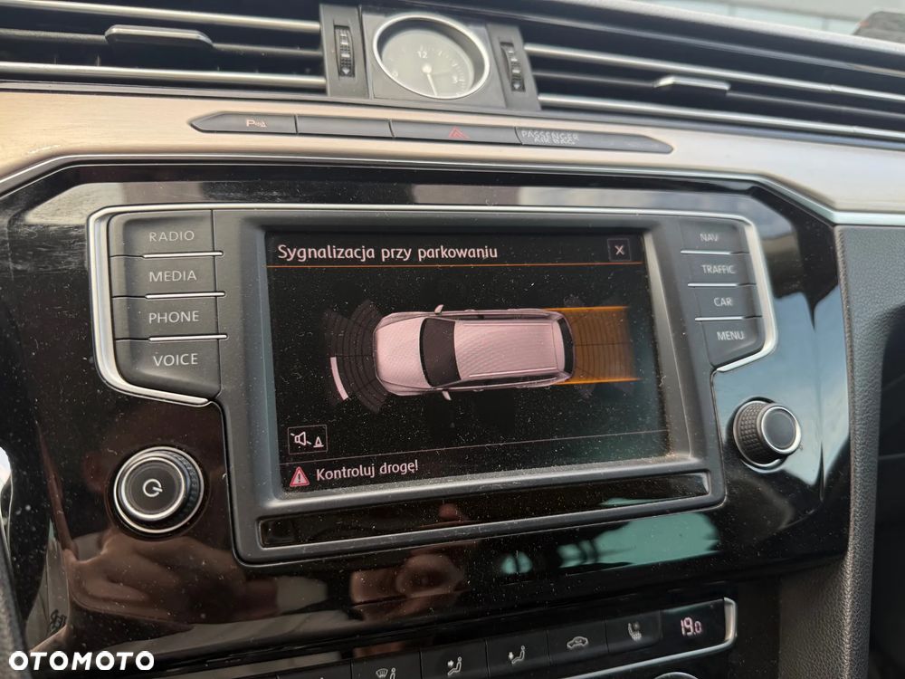 Volkswagen Passat - 23