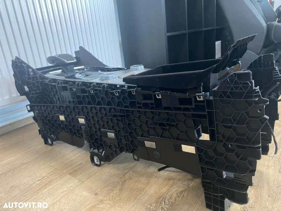 Consola - VW TOUAREG CR7 - 11