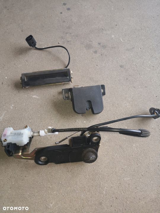 VW PASSAT B5 FL KOMBI ZAMEK KLAMKA KLAPY KOMPLET - 2