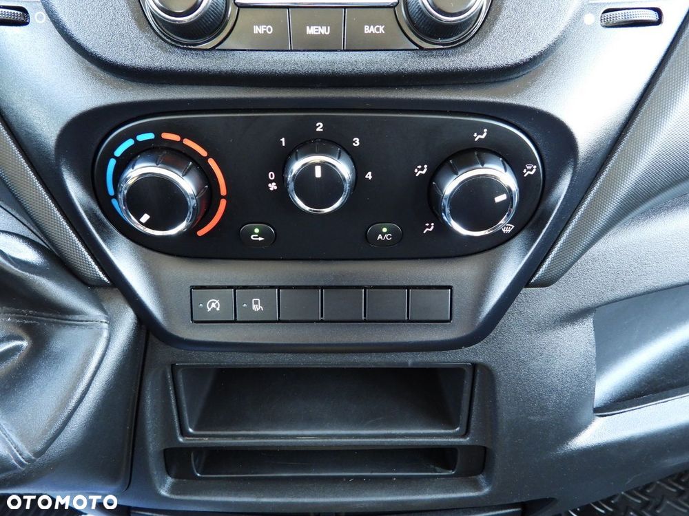 Iveco DAILY 35C14 WYWROTKA PODWÓJNA KABINA DOKA 6 MIEJSC TEMPOMAT BLIŹNIACZE KOŁA KLIMATYZACJA  140KM - 35