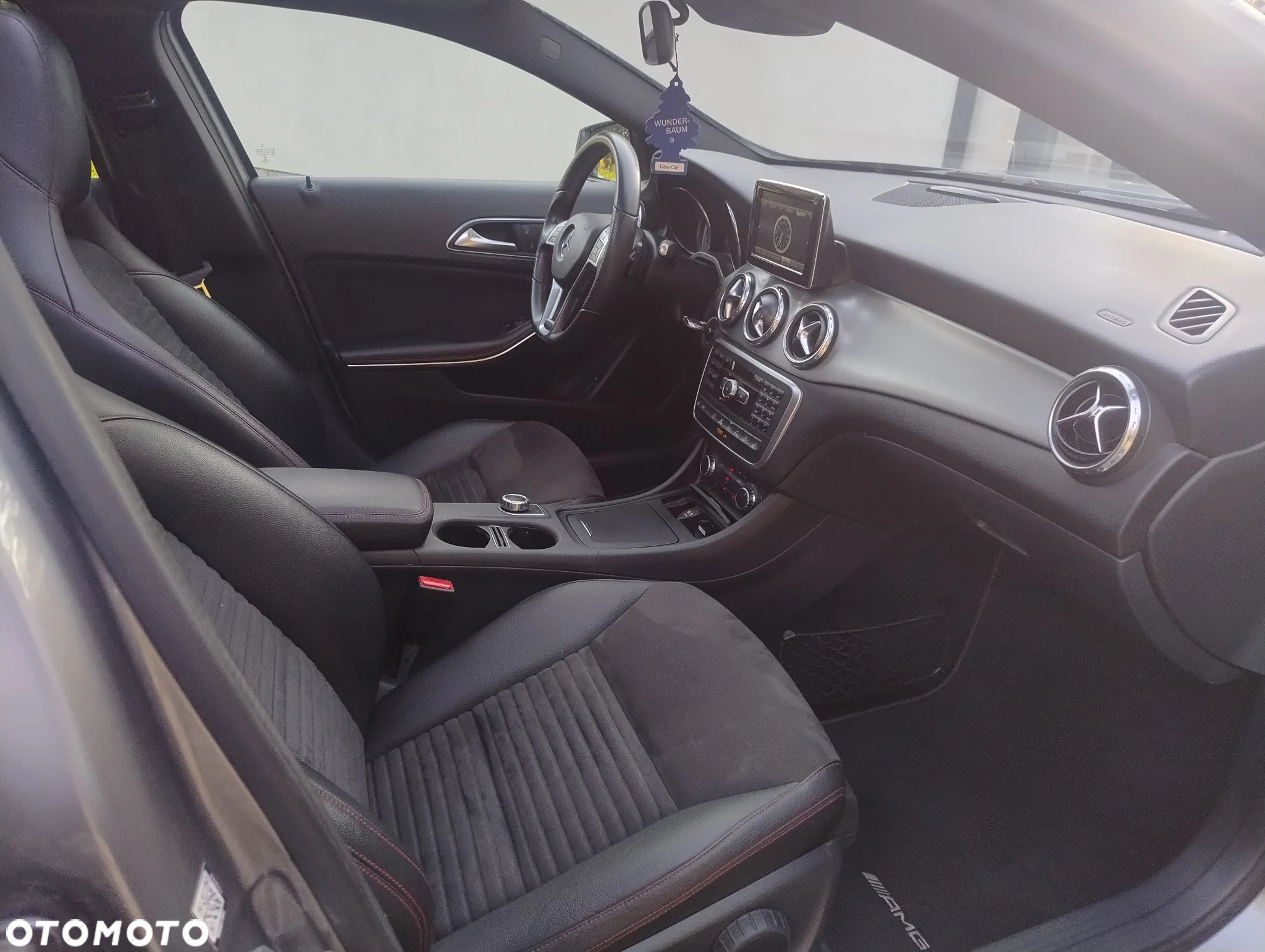 Mercedes-Benz GLA 220 d 4-Matic AMG Line - 10