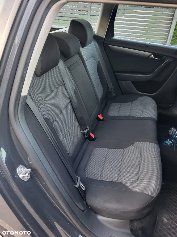 Volkswagen Passat 2.0 TDI Highline - 9