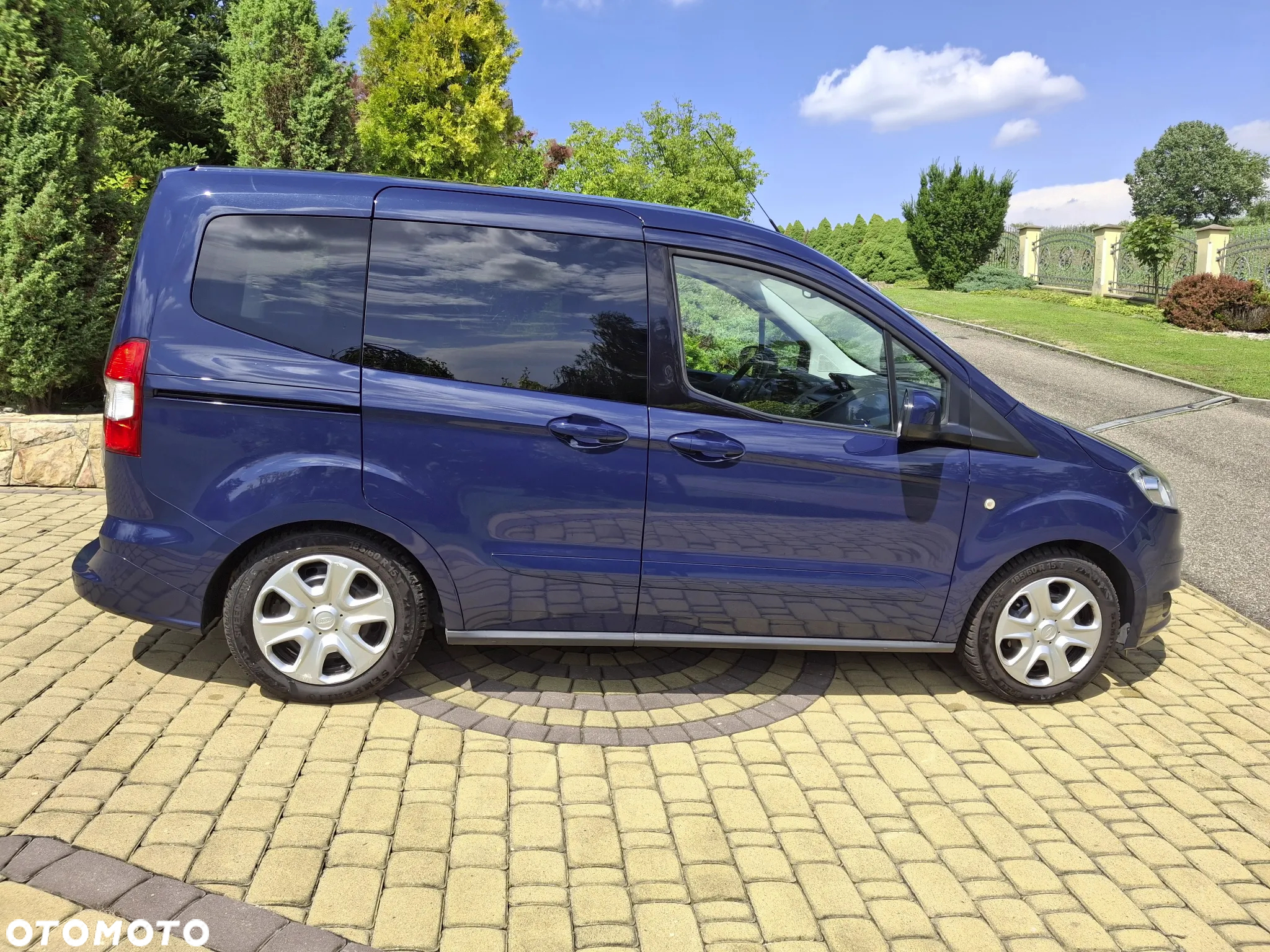 Ford Tourneo Courier 1.0 EcoBoost Ambiente - 4