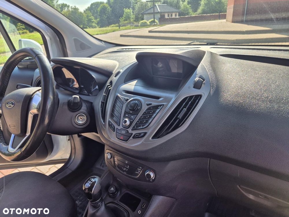 Ford Transit Courier - 8