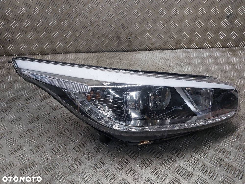 LAMPA PRAWY PRZÓD KIA CEED II EUROPA 92102-A2020 - 1