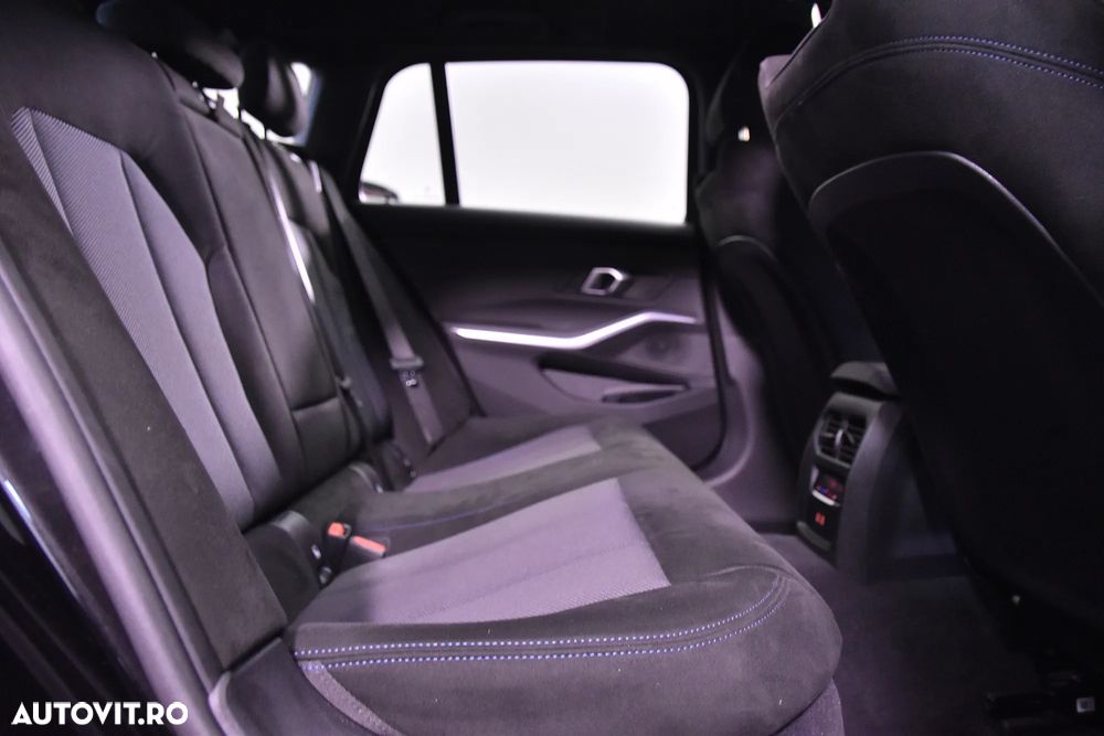 BMW Seria 3 330i Touring xDrive Aut. - 12