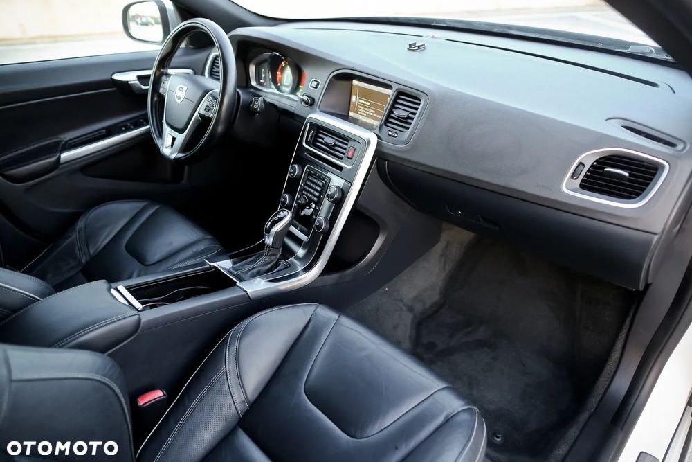 Volvo V60 D3 Geartronic RDesign - 26