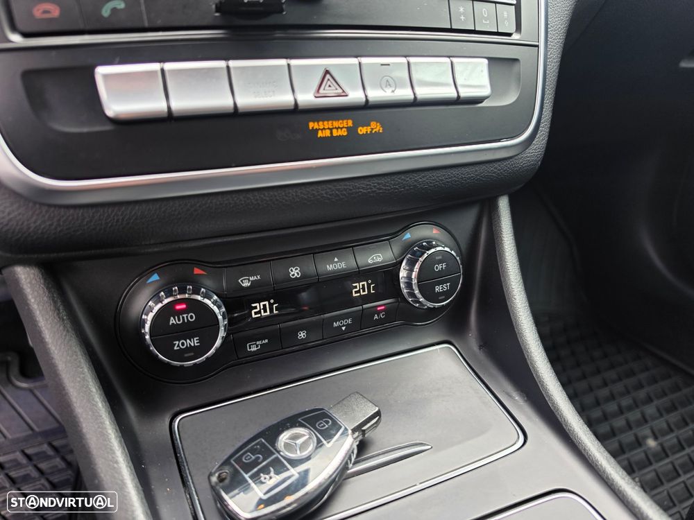 Mercedes-Benz GLA 200 Urban Aut. - 32