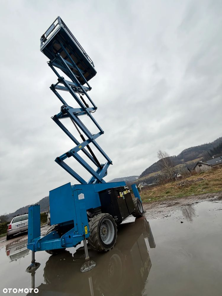 Genie Zwyżka Terenowa GS-4069RT Podnośnik Nożycowy Dźwig 14,5 metra jak Nowa z salonu! 1300 mtg. 2016 rok, Fabryczna przetwornica! 2x Gniazdo 230v góra dół. Pochodzi z Norweskiego urzędu Komuny. Zadbana! 4x4 Silnik Kubota. Zero Luzów i wycieków. Aktualne Serwisy DEKRA BMWT. Wysuwany Balkon. Sterowana z dołu i góry. Okazja Tanio !! Dokumentacja! Bez DPF, adBLUE - 34