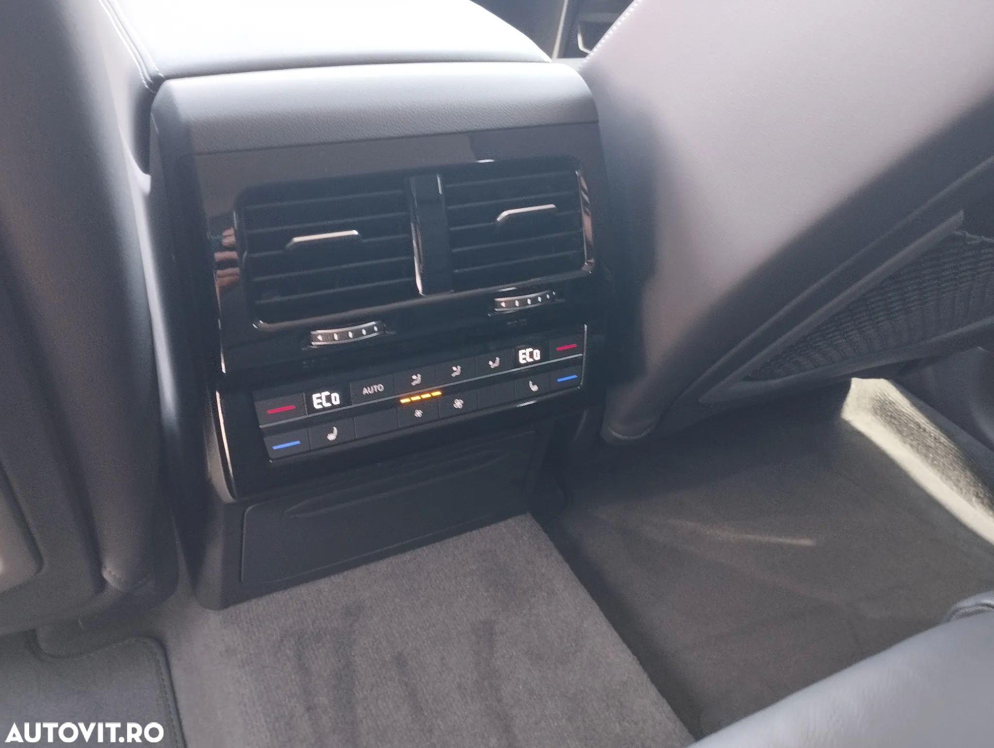 Volkswagen Touareg V6 TDI 4MOTION Elegance - 16