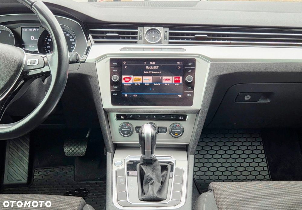 Volkswagen Passat - 9