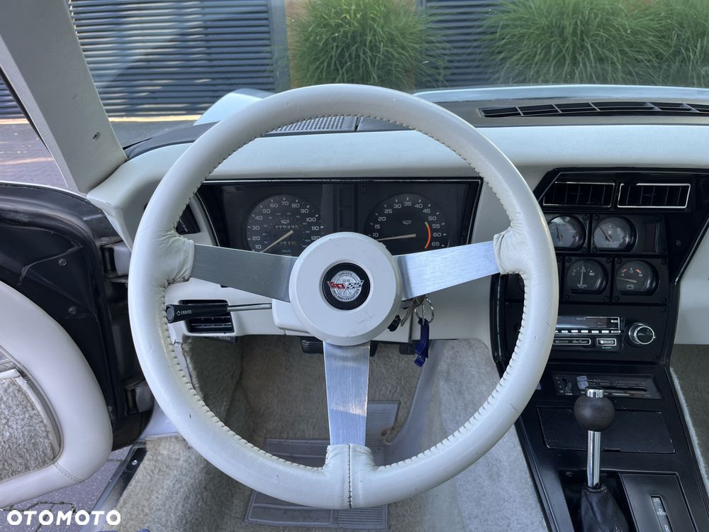 Chevrolet Corvette - 13