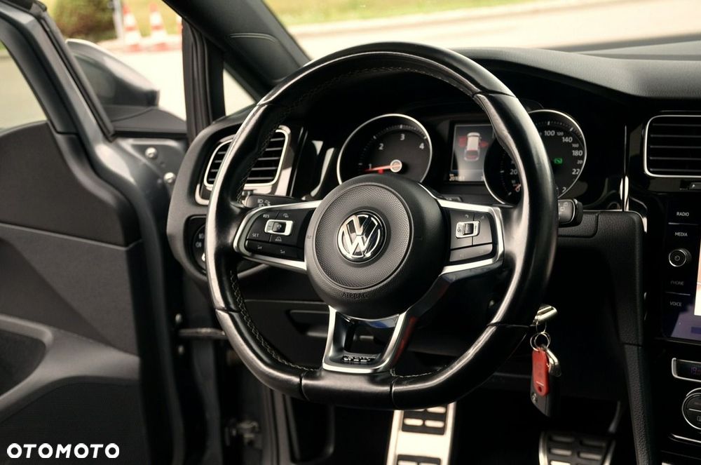 Volkswagen Golf - 20