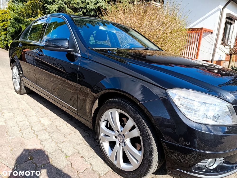 Mercedes-Benz Klasa C 180 CGI BlueEFFICIENCY Avantgarde - 16