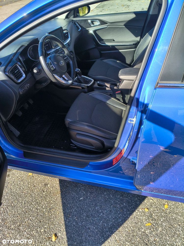 Kia Ceed - 11