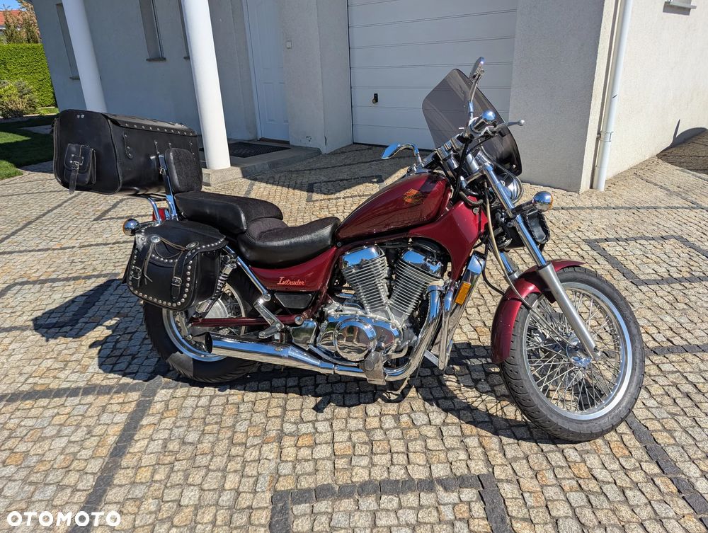 Suzuki Intruder - 17